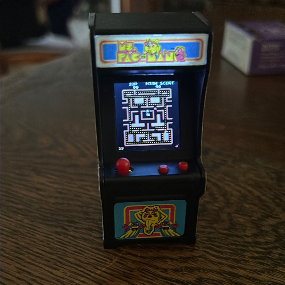 Ms Pac-Man Mini Arcade Console Keychain - Picture 9 of 10